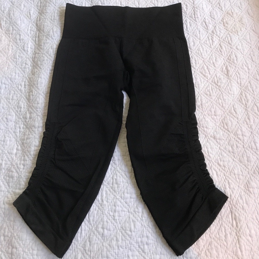 Lululemon in the flow crop 6